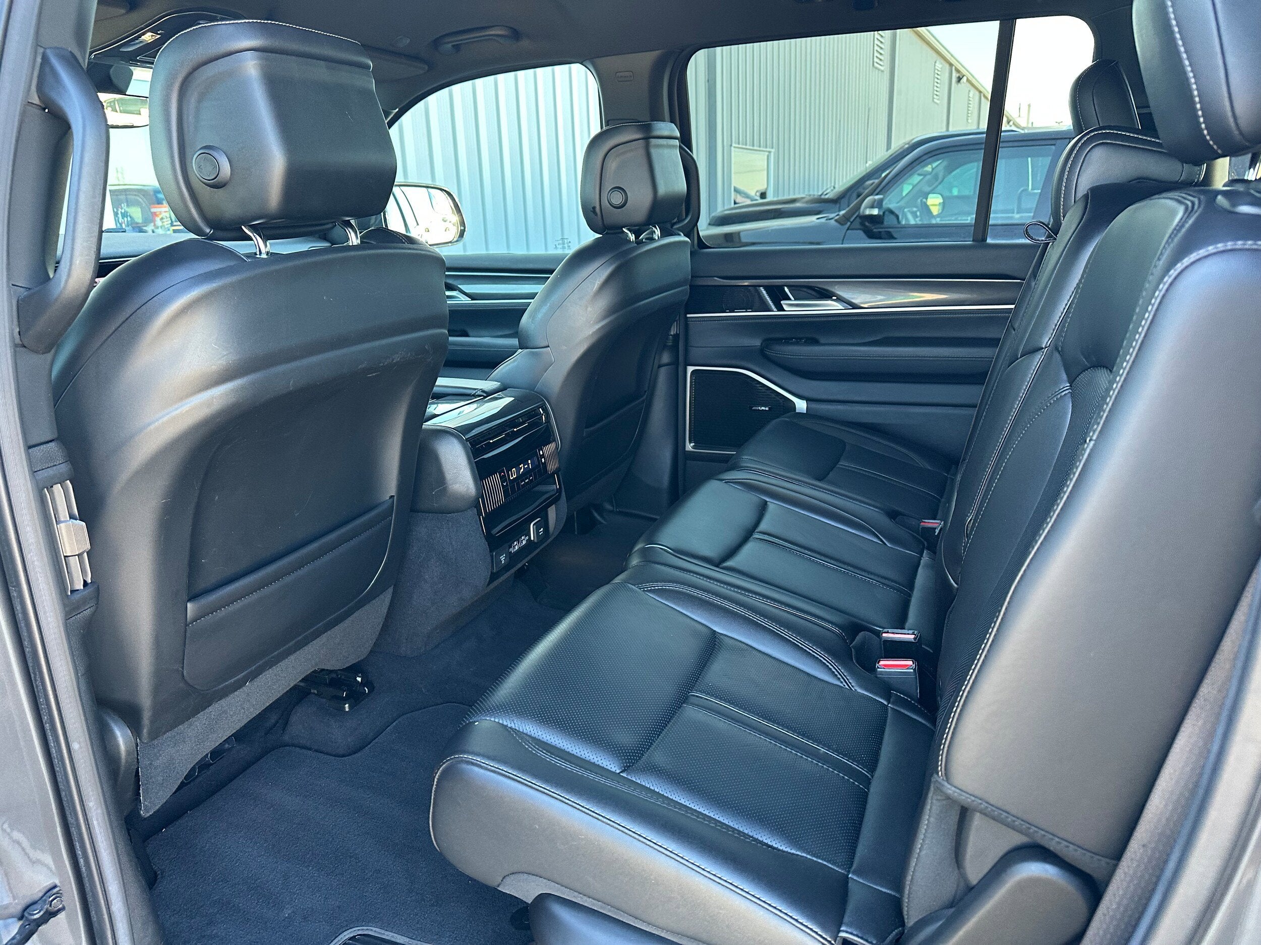 2022 Jeep Wagoneer Base