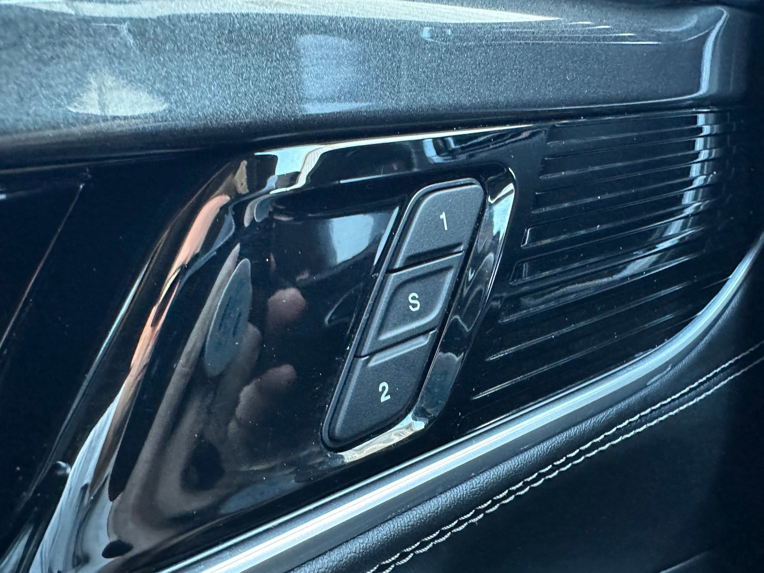 2022 Jeep Wagoneer Base