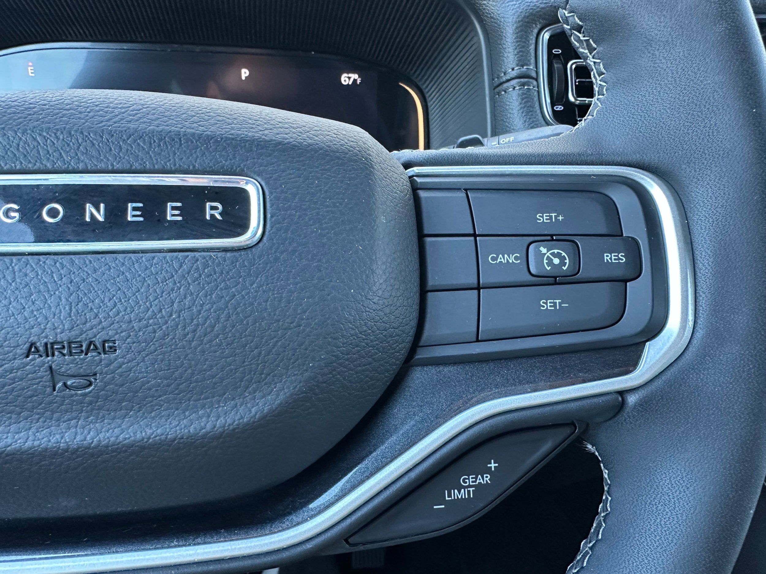 2022 Jeep Wagoneer Base