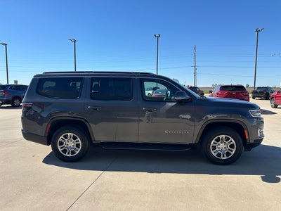 2022 Jeep Wagoneer Base