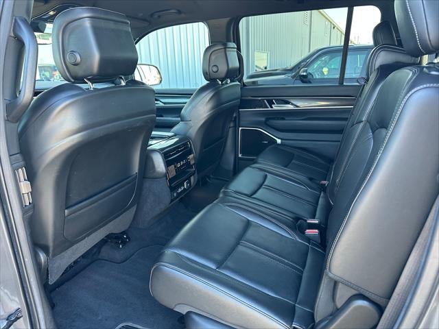 2022 Jeep Wagoneer Base