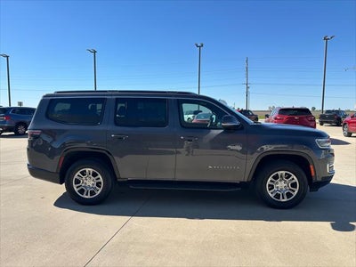 2022 Jeep Wagoneer Base