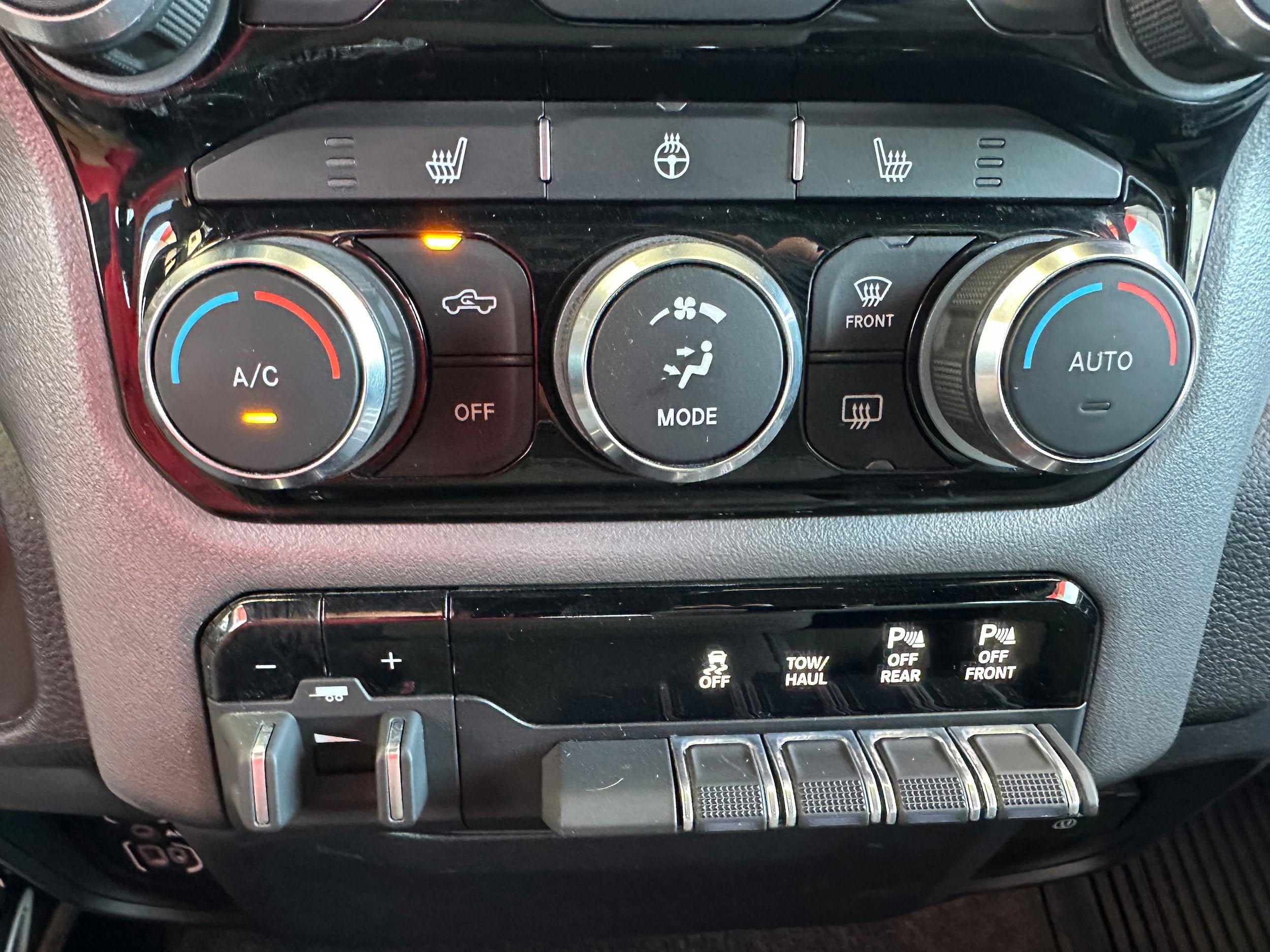 2023 RAM 1500 Base