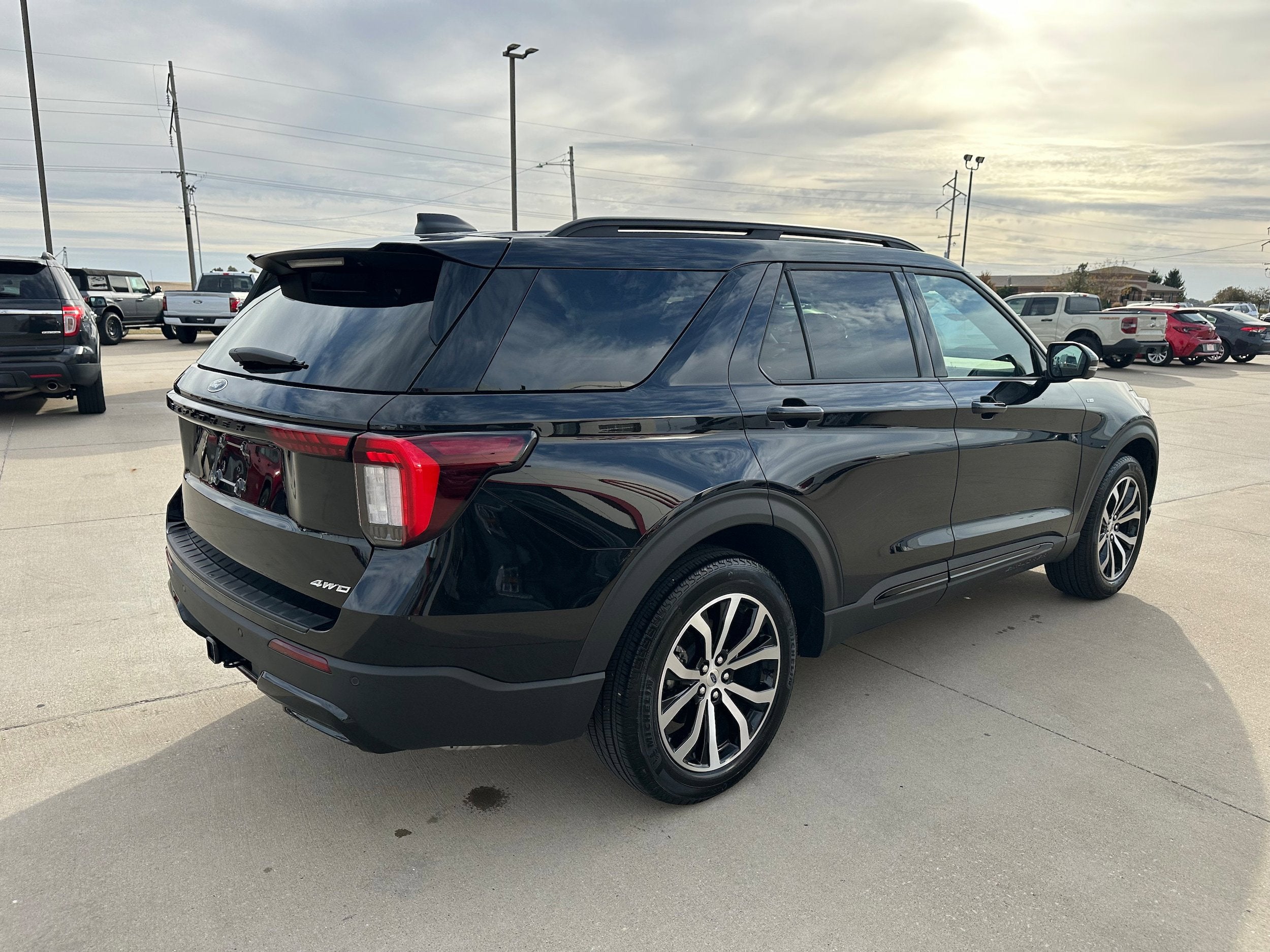 2025 Ford Explorer ST-Line
