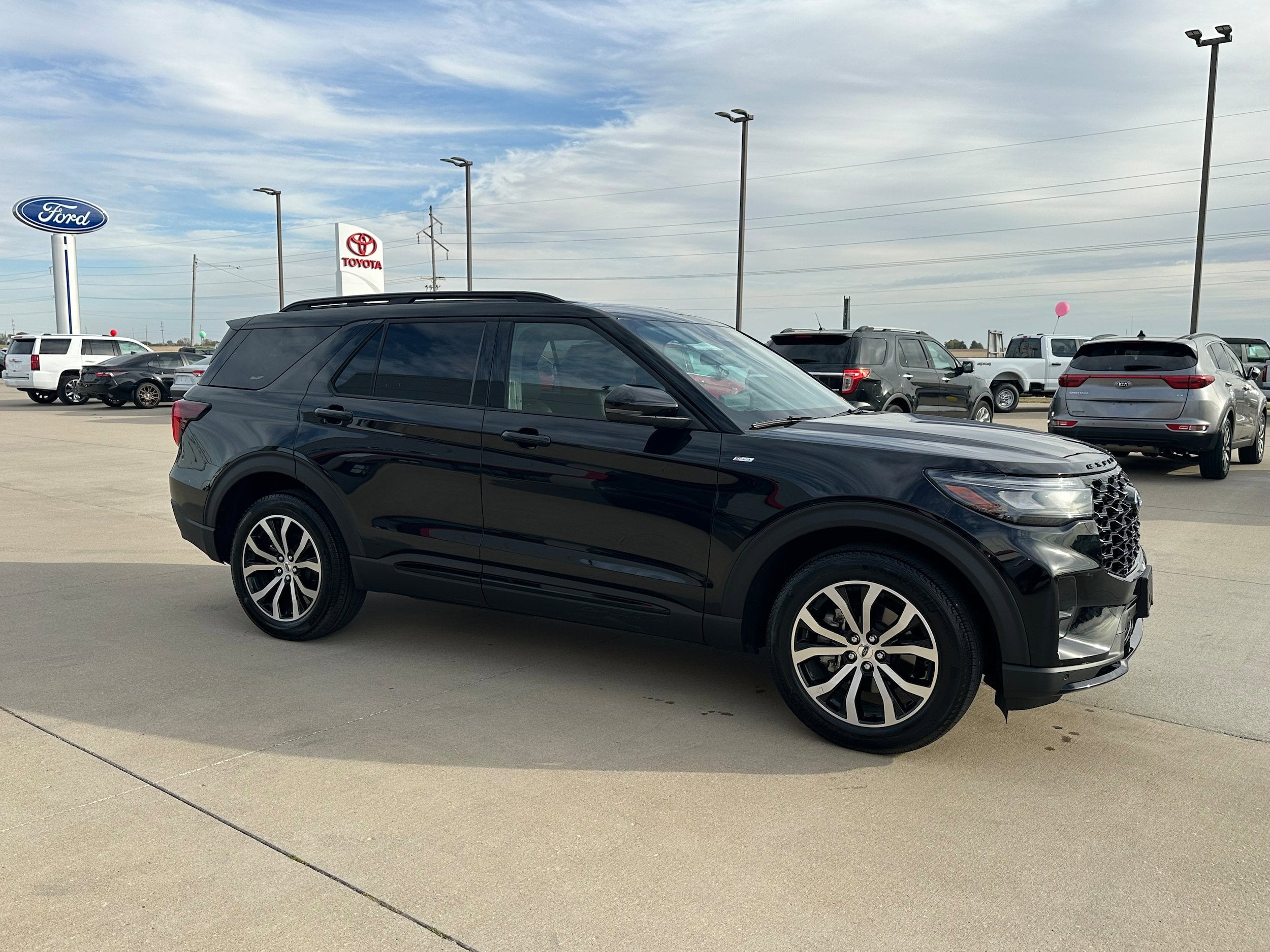 2025 Ford Explorer ST-Line