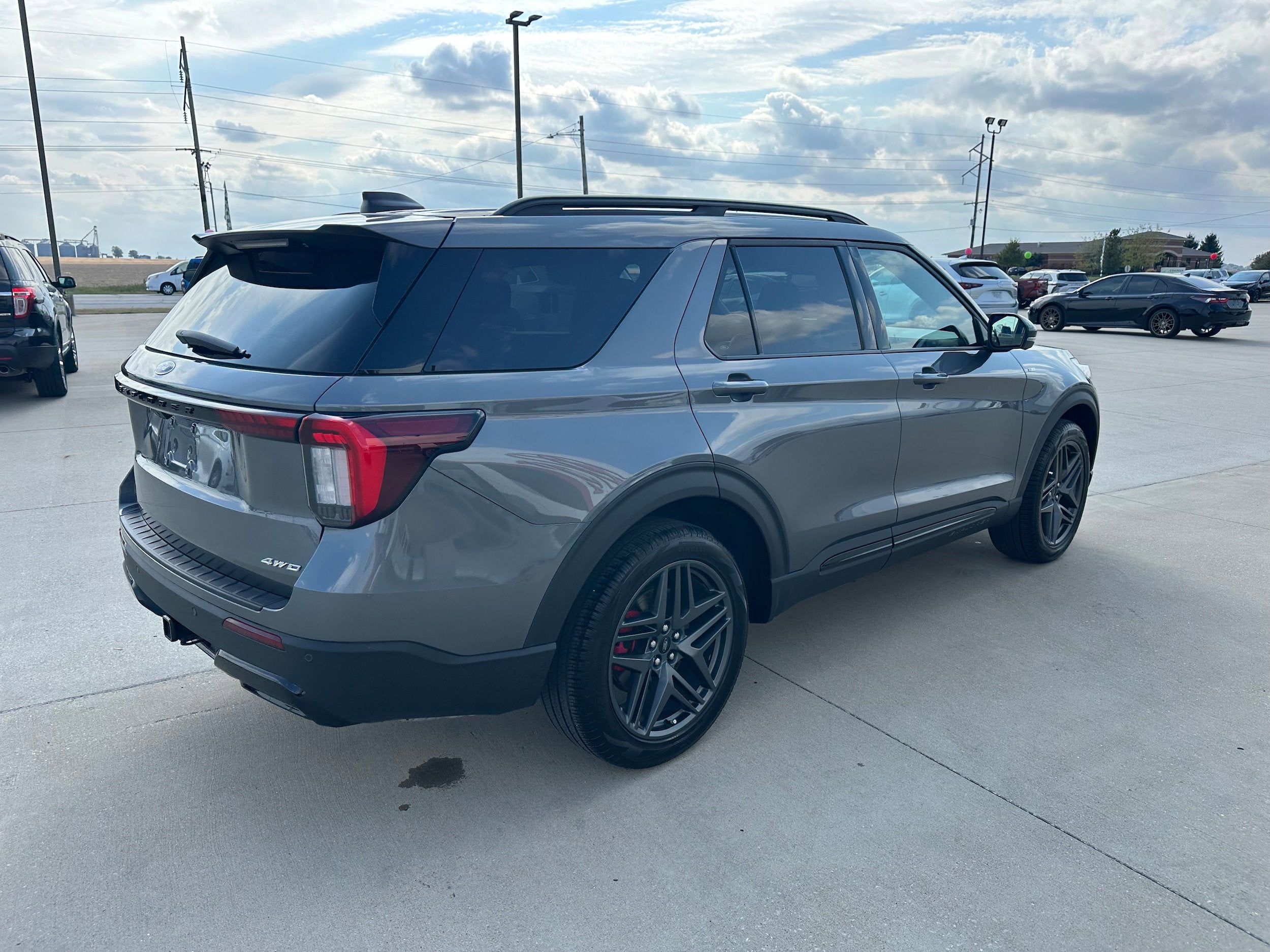 2025 Ford Explorer ST-Line
