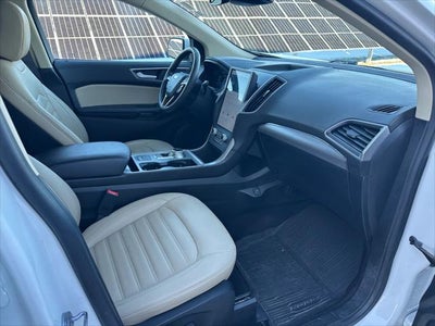 2022 Ford Edge Base