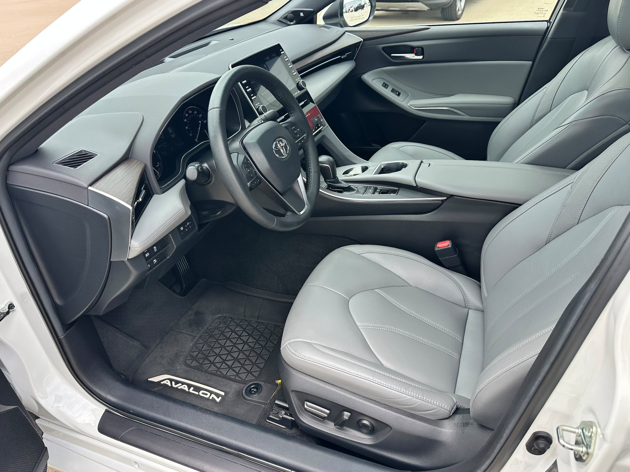 2021 Toyota Avalon Hybrid XLE