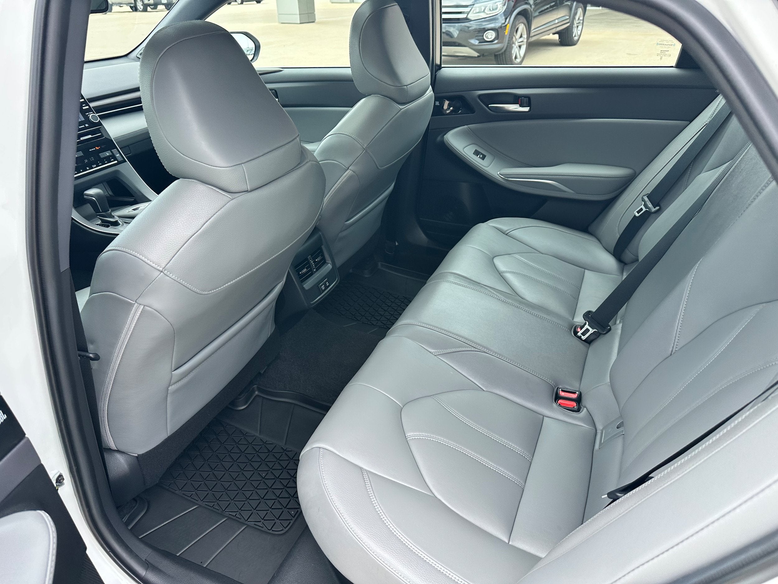 2021 Toyota Avalon Hybrid XLE