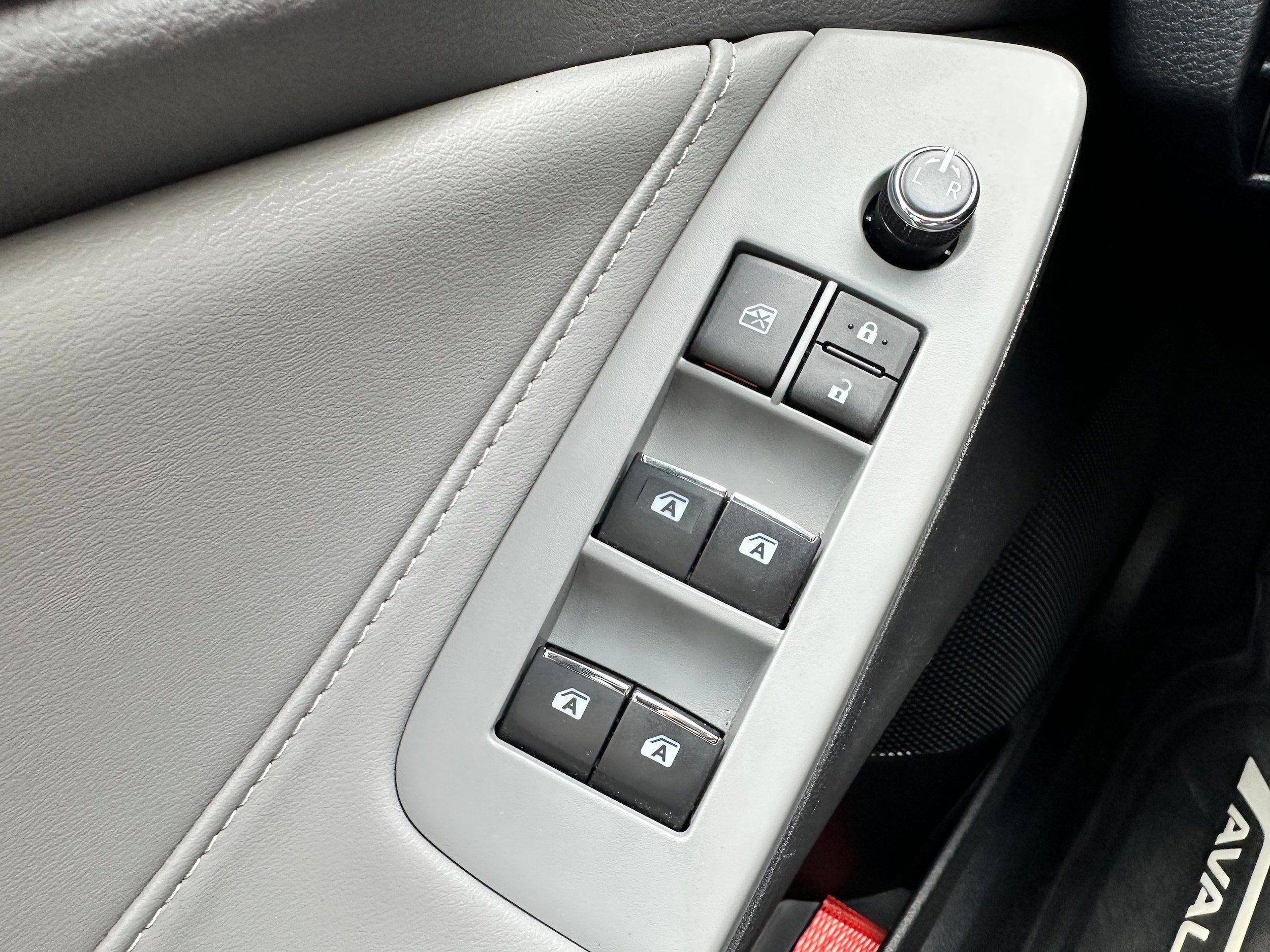 2021 Toyota Avalon Hybrid XLE