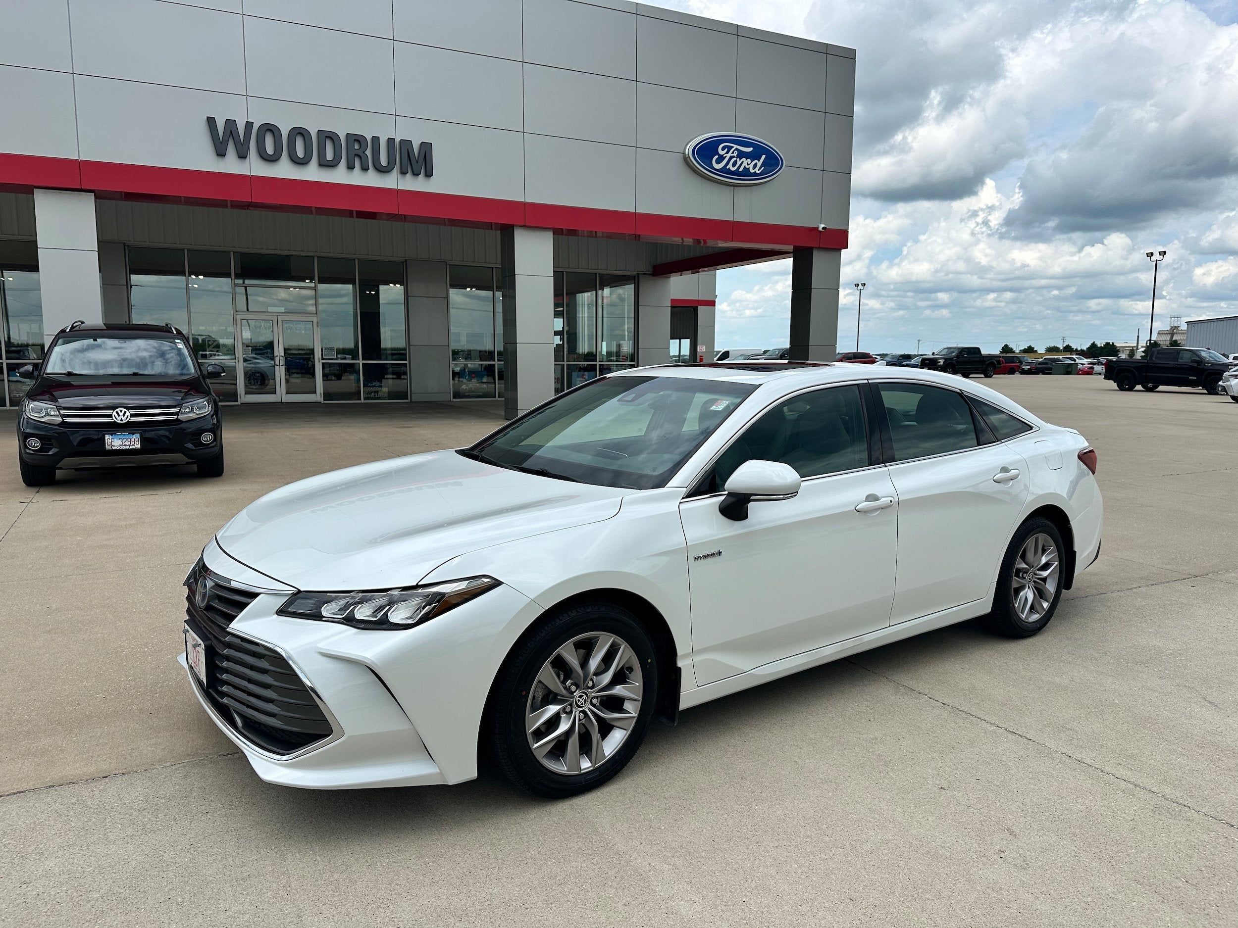 2021 Toyota Avalon Hybrid XLE
