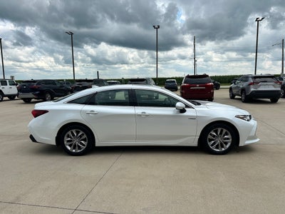 2021 Toyota Avalon Hybrid XLE