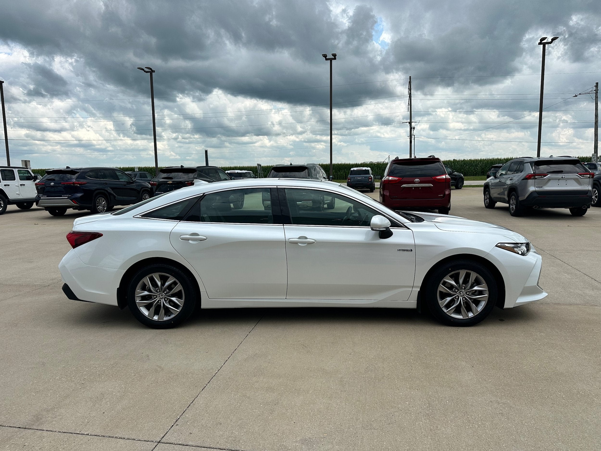 2021 Toyota Avalon Hybrid XLE