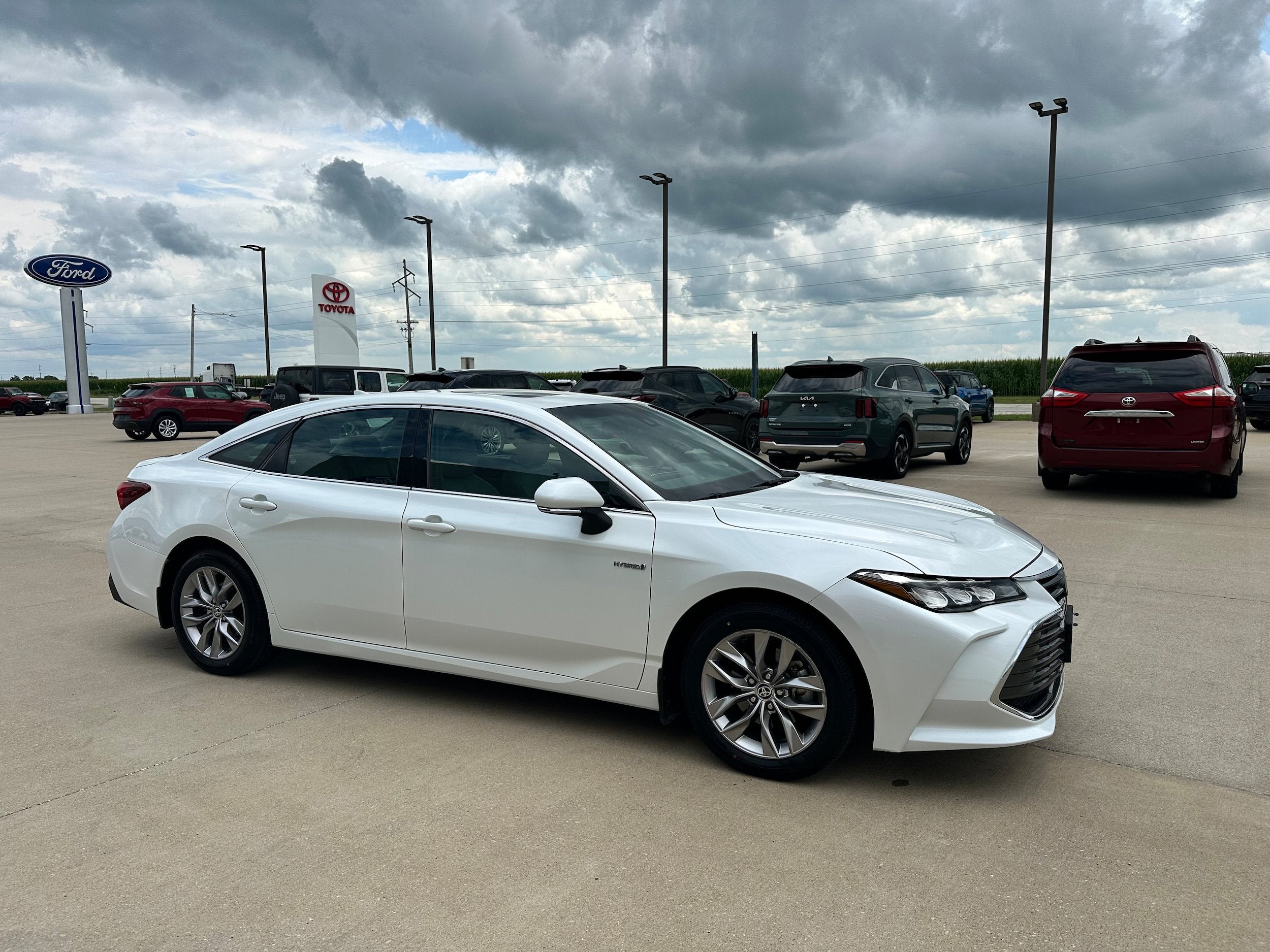 2021 Toyota Avalon Hybrid XLE