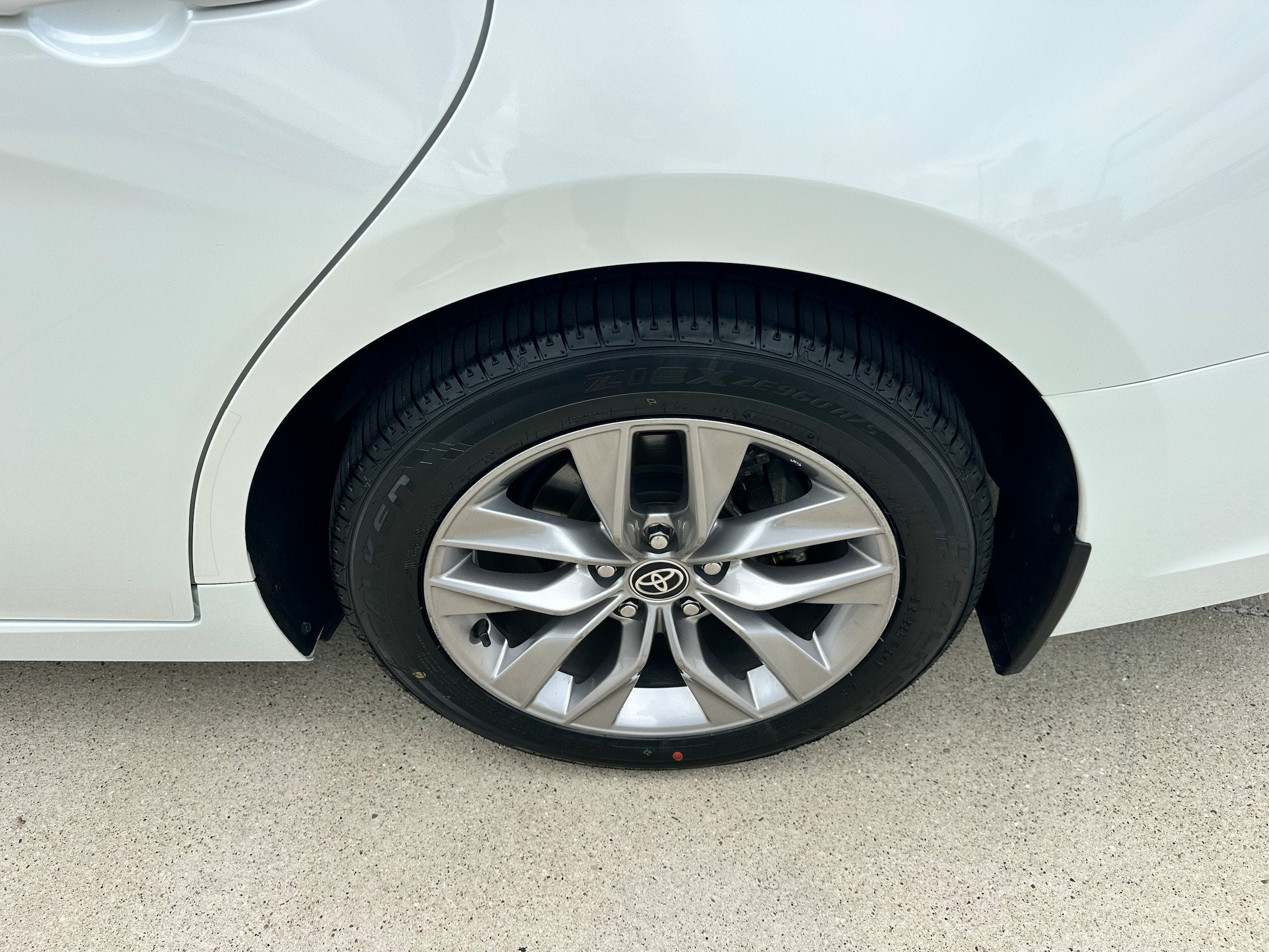 2021 Toyota Avalon Hybrid XLE