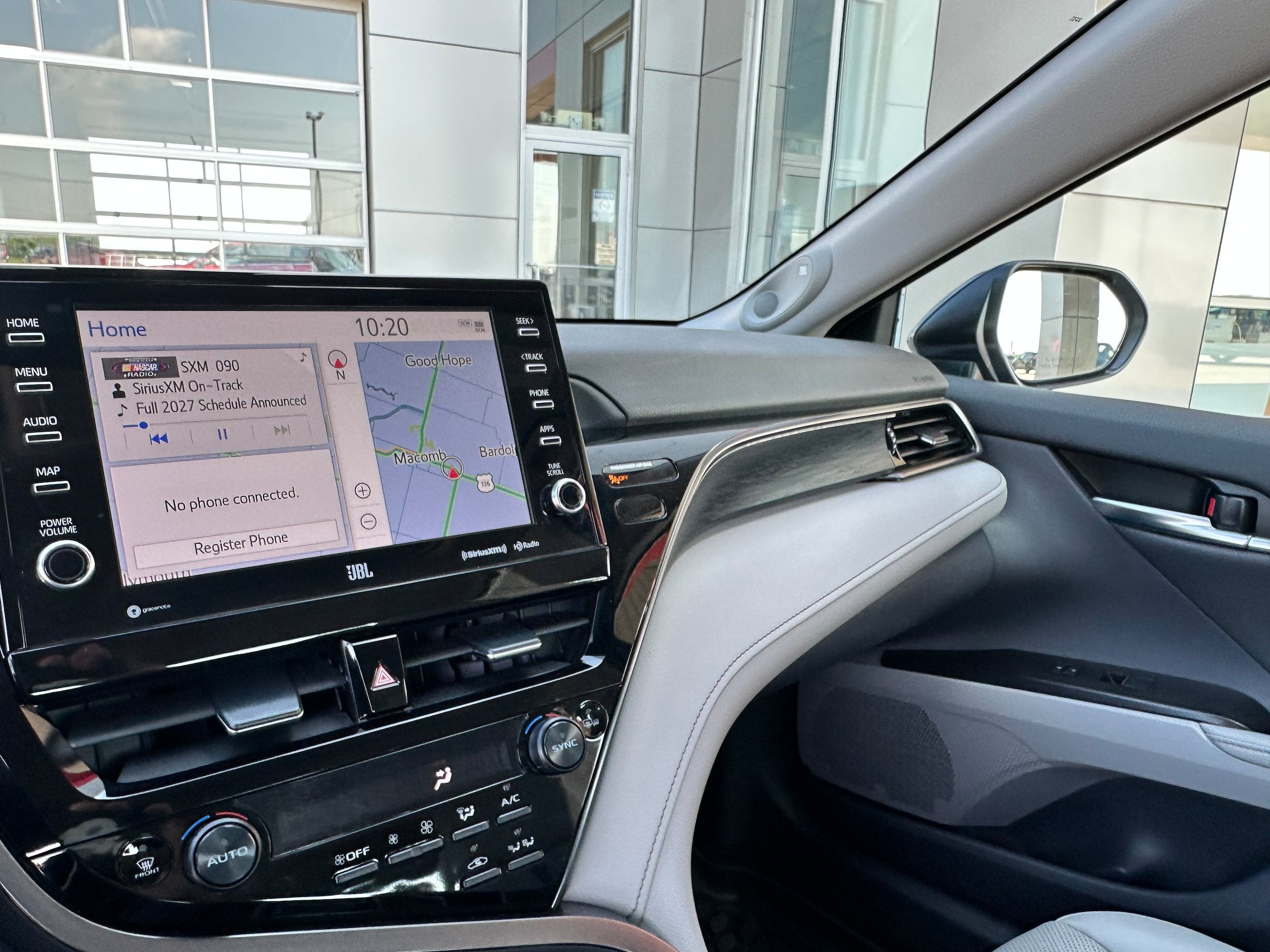 2024 Toyota Camry Hybrid XLE