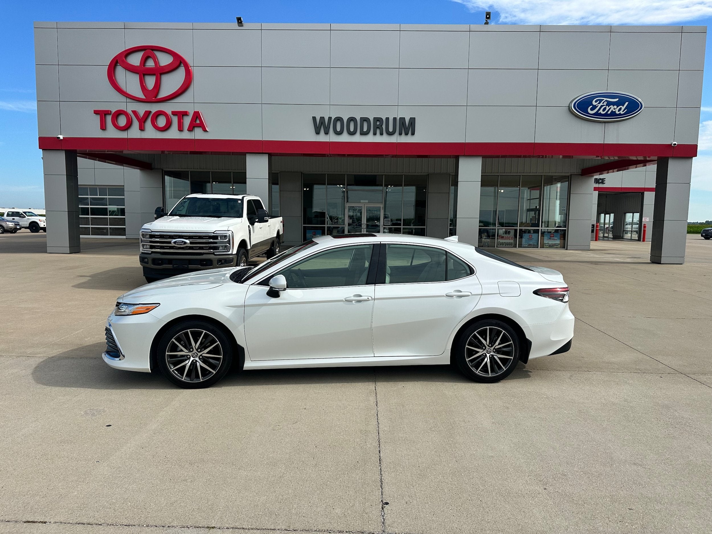 2023 Toyota Camry Hybrid XLE