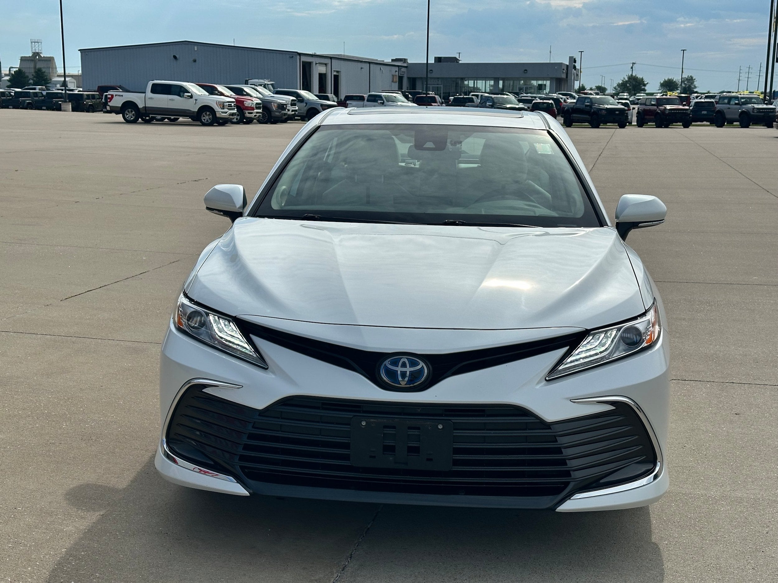 2023 Toyota Camry Hybrid XLE
