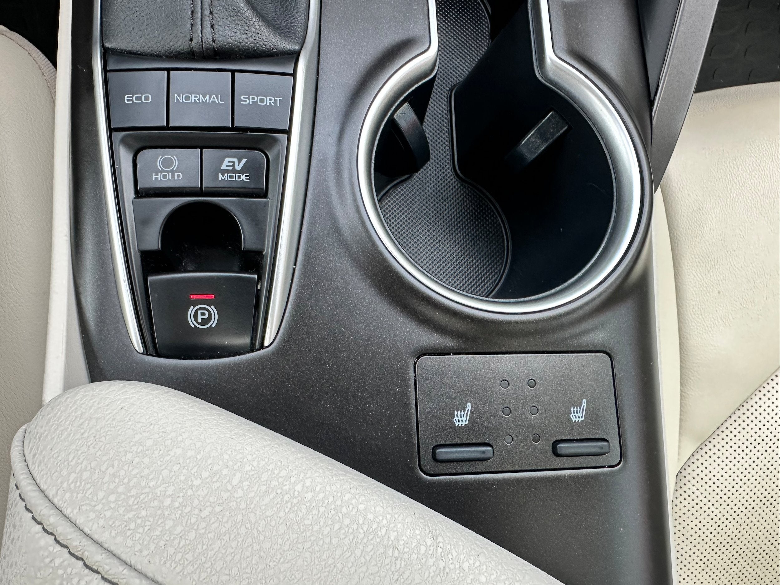 2023 Toyota Camry Hybrid XLE