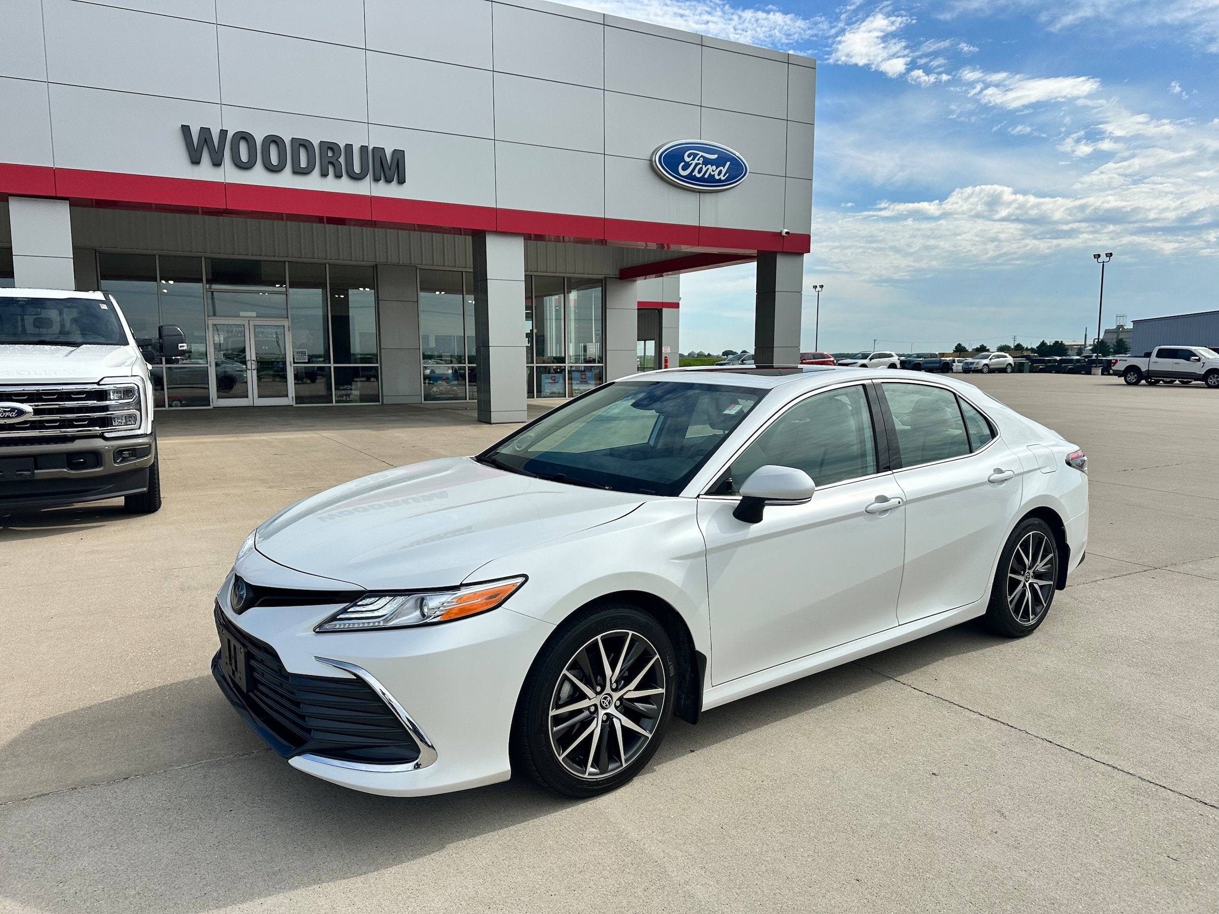 2023 Toyota Camry Hybrid XLE