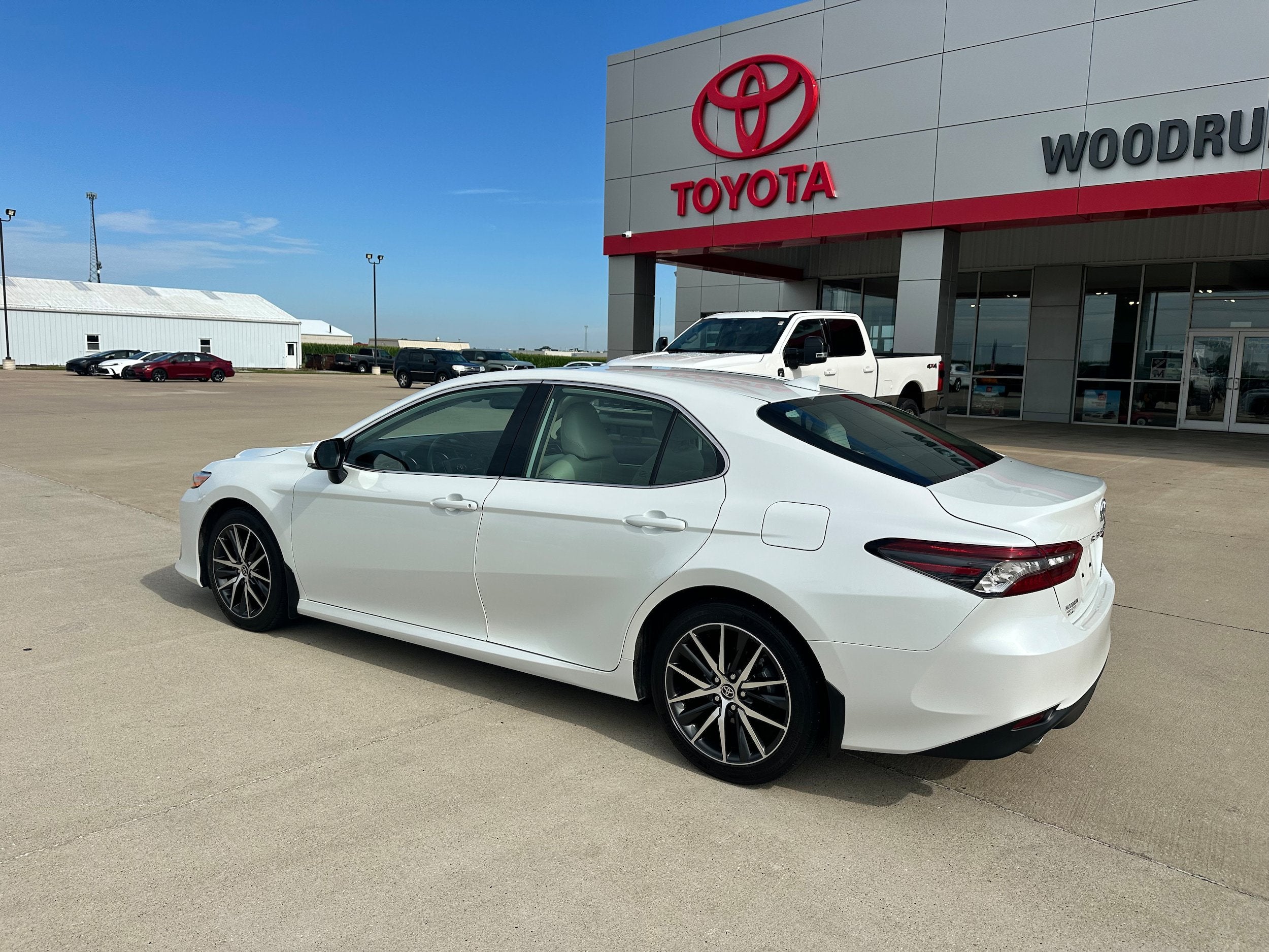 2023 Toyota Camry Hybrid XLE
