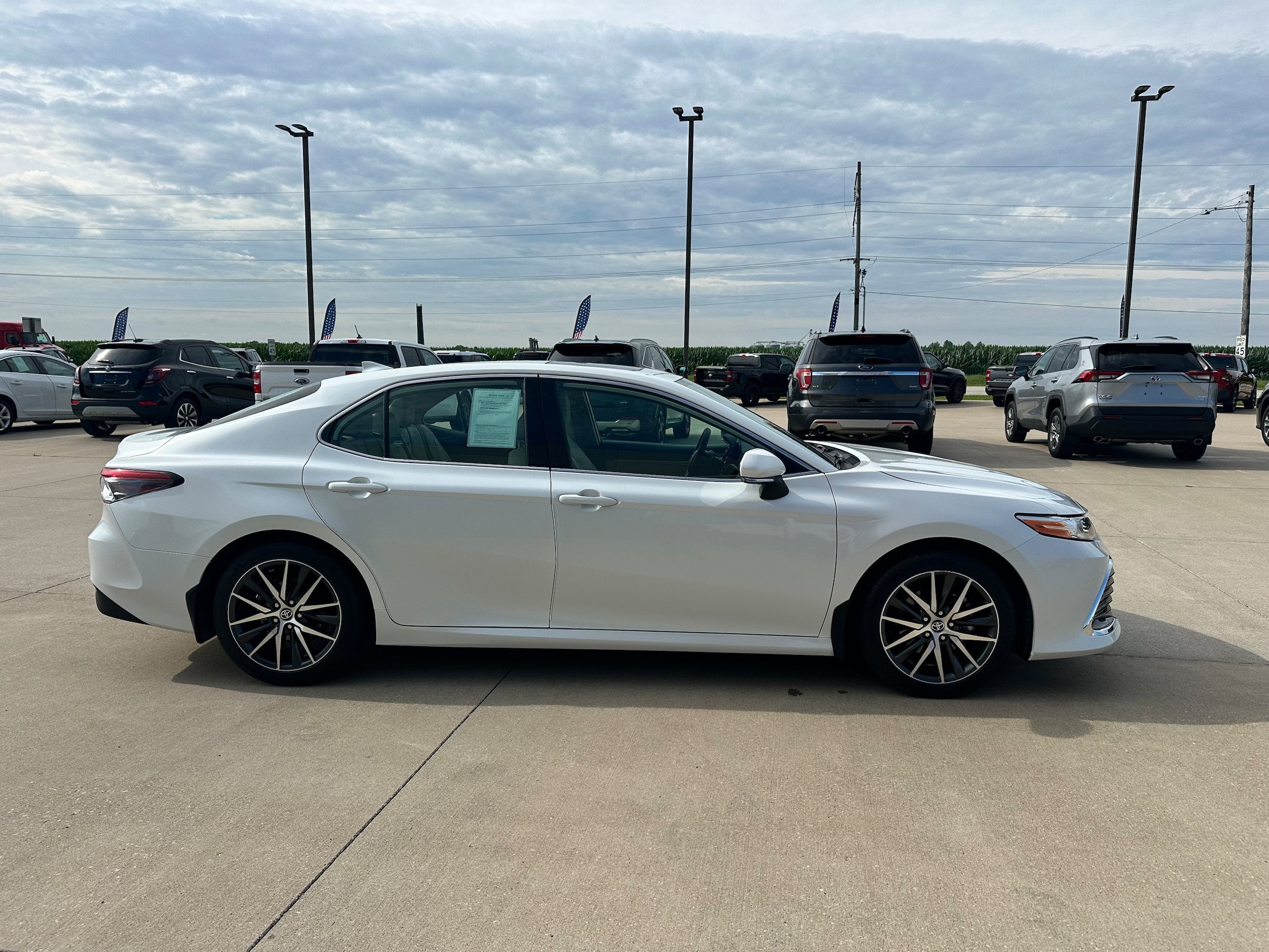 2023 Toyota Camry Hybrid XLE