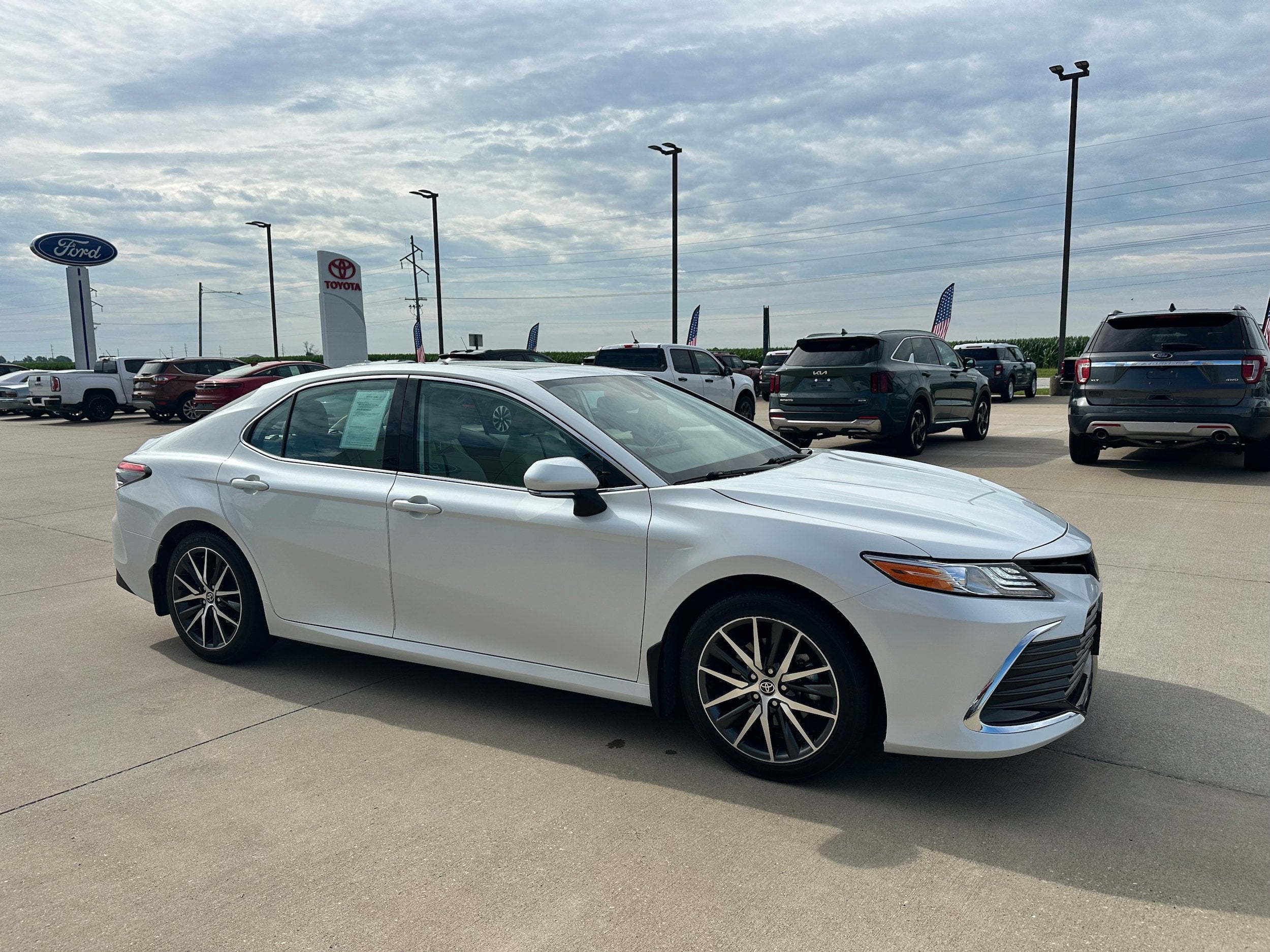 2023 Toyota Camry Hybrid XLE