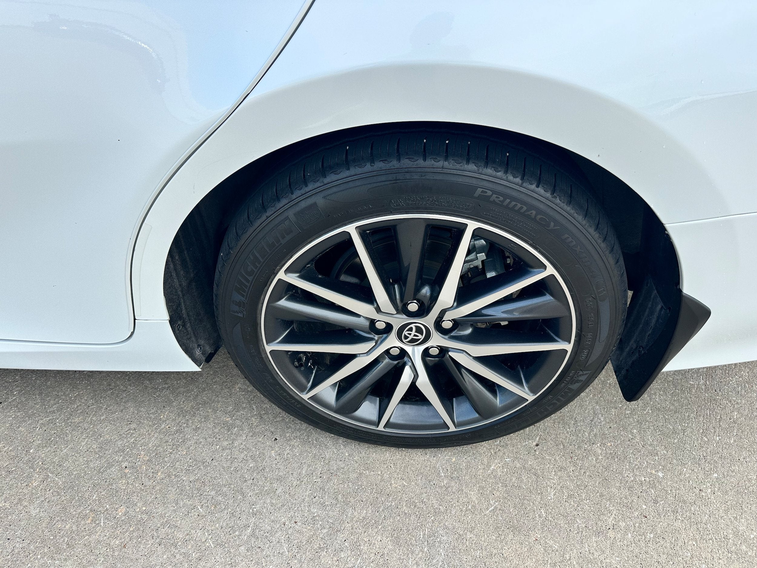 2023 Toyota Camry Hybrid XLE
