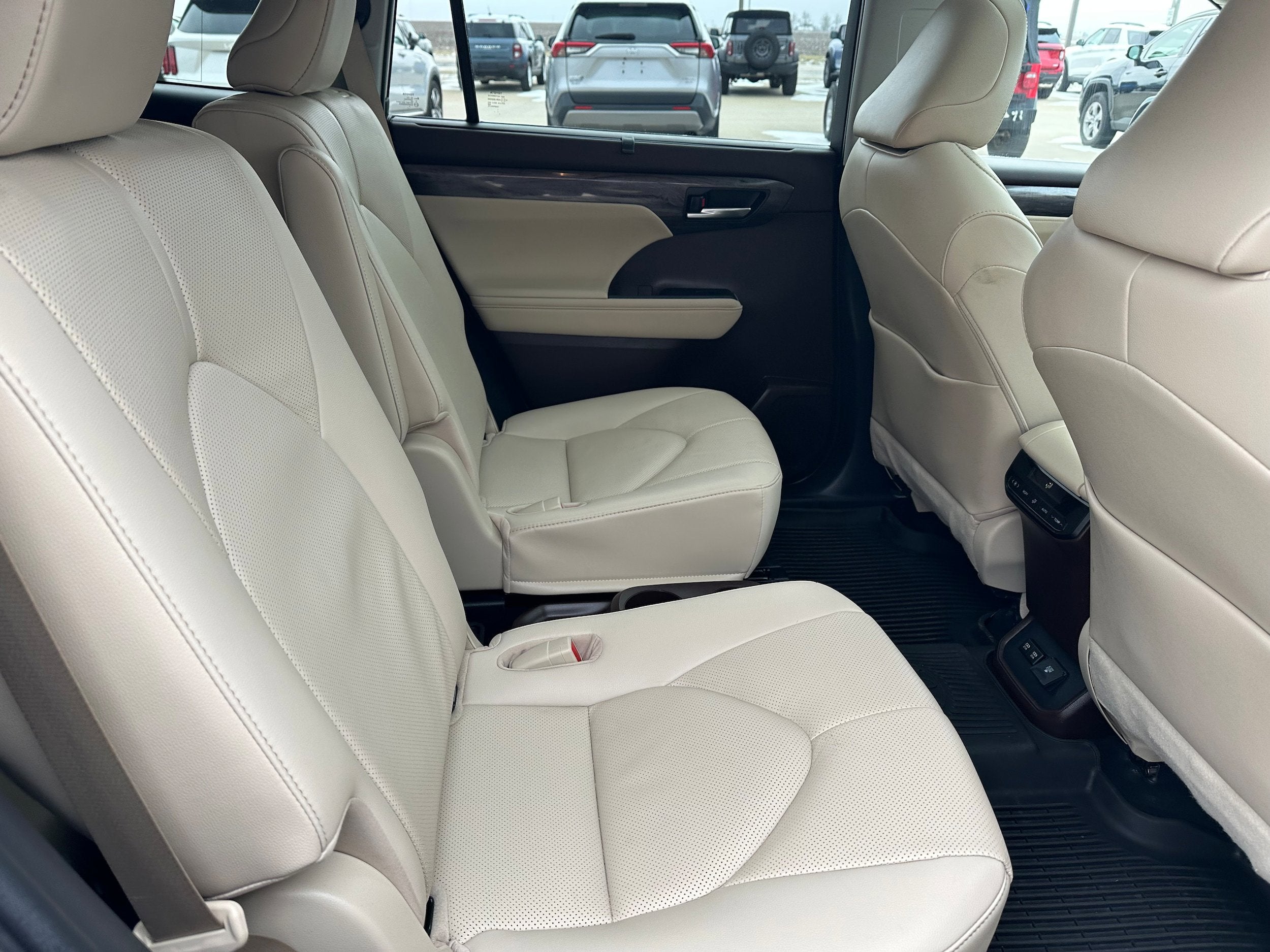 2021 Toyota Highlander Base
