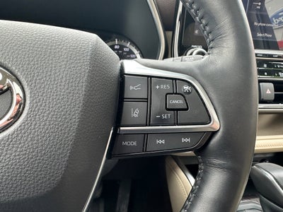 2021 Toyota Highlander Base