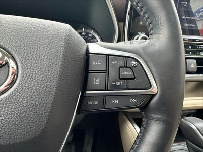 2021 Toyota Highlander Base