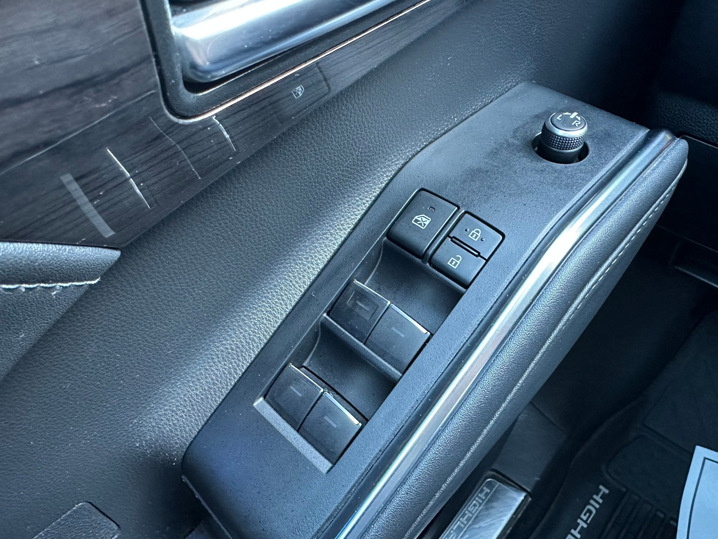 2021 Toyota Highlander Hybrid Platinum