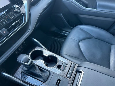 2021 Toyota Highlander Hybrid Platinum