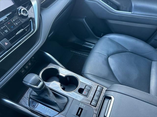 2021 Toyota Highlander Hybrid Platinum