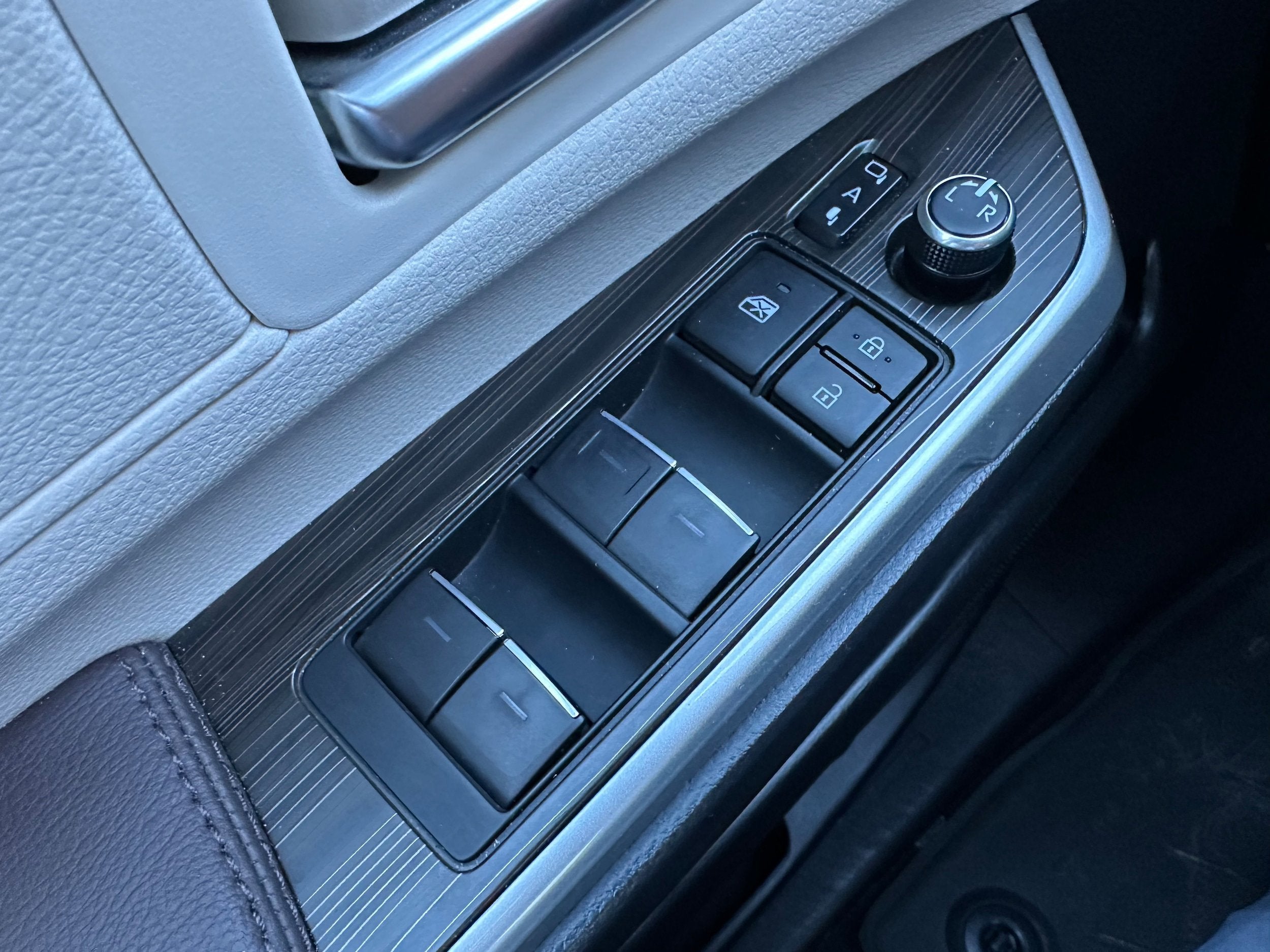 2024 Toyota Sienna Platinum