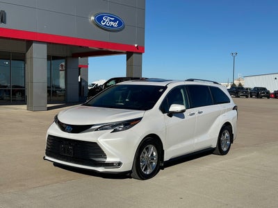 2024 Toyota Sienna Platinum