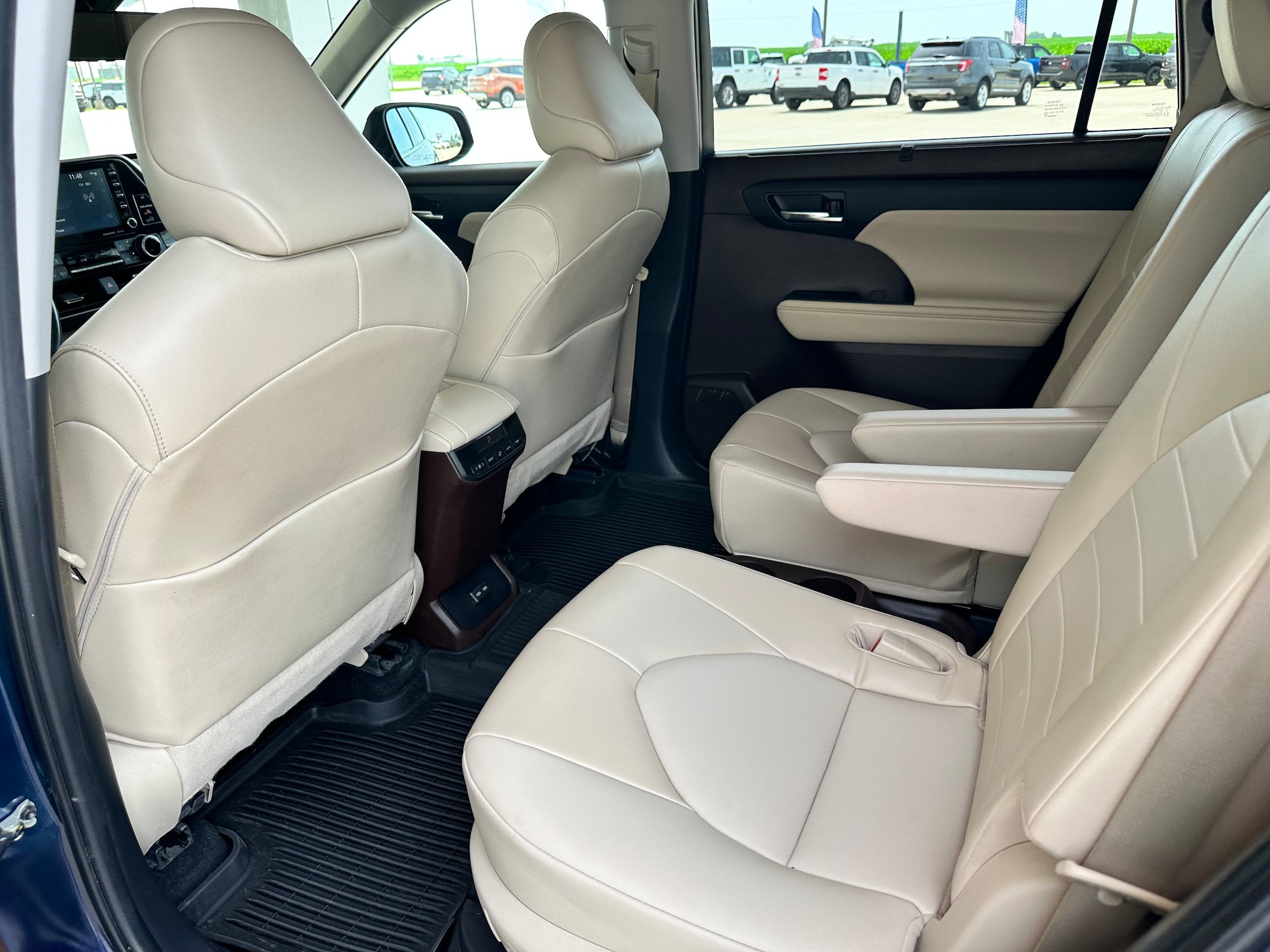 2022 Toyota Highlander Base