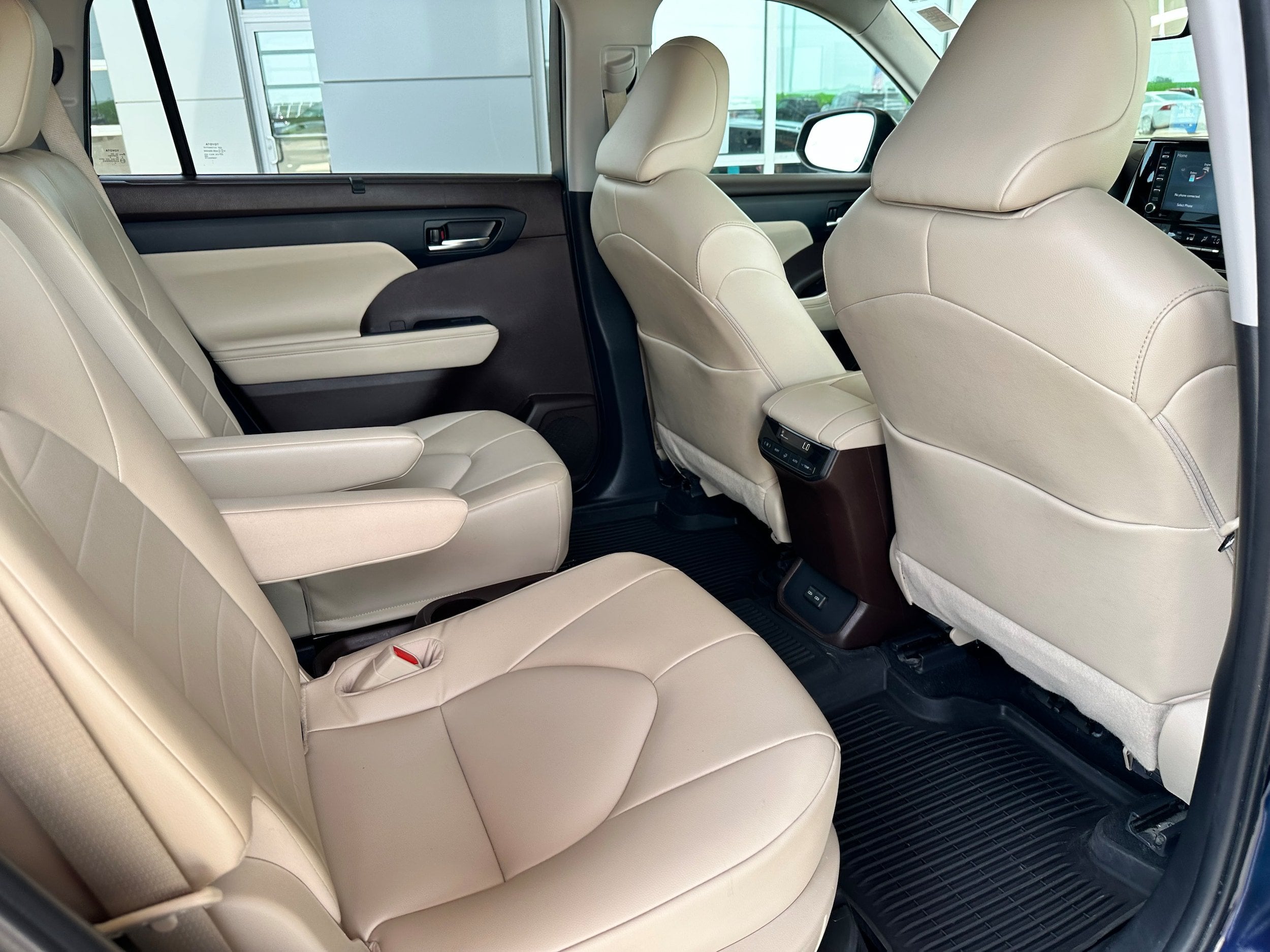 2022 Toyota Highlander Base