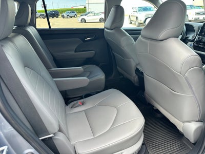 2022 Toyota Highlander Base