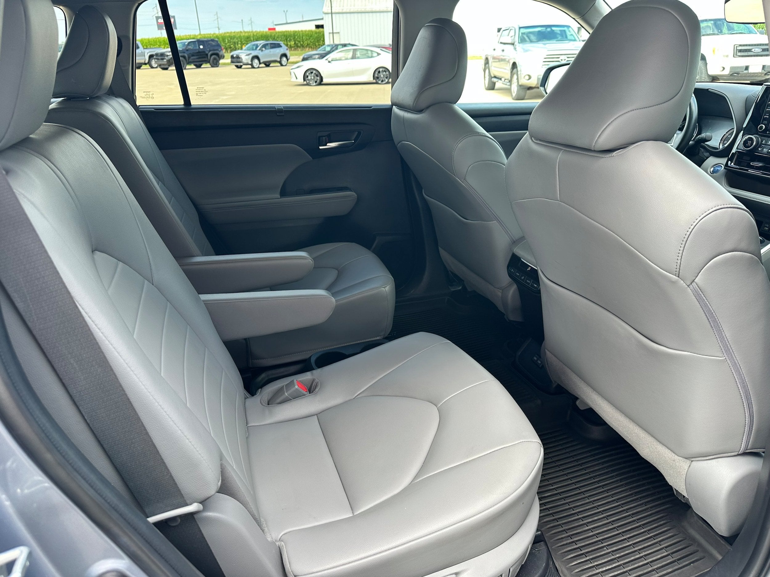 2022 Toyota Highlander Base