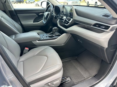 2022 Toyota Highlander Base