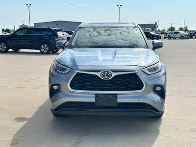 2022 Toyota Highlander Base