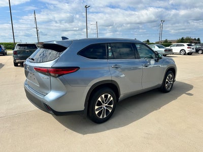 2022 Toyota Highlander Base