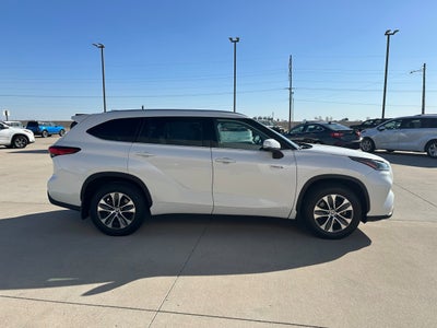 2021 Toyota Highlander Hybrid XLE