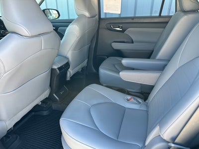 2024 Toyota Highlander Base