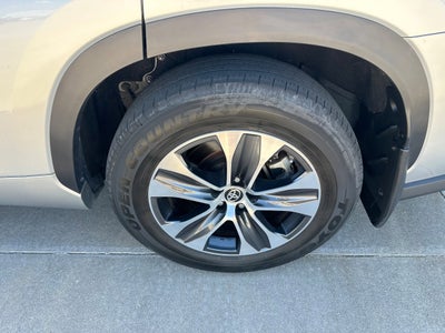 2024 Toyota Highlander Base