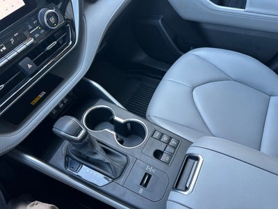 2024 Toyota Highlander Base