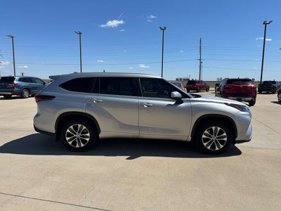 2024 Toyota Highlander Base