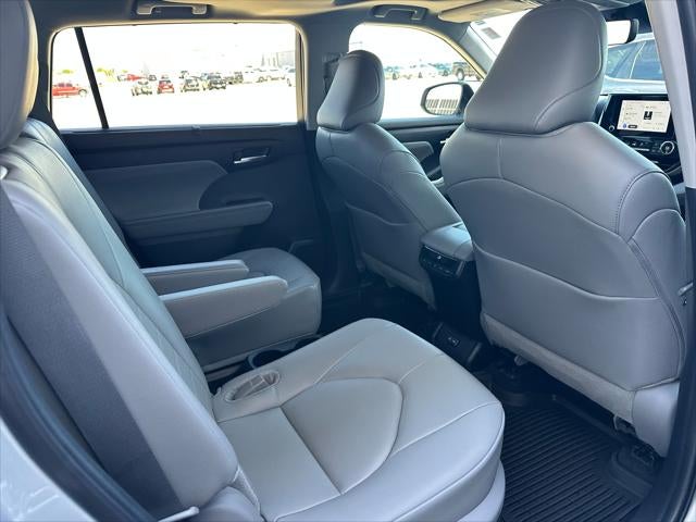 2024 Toyota Highlander Base