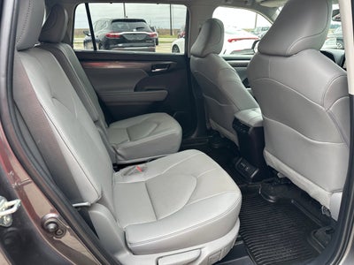 2023 Toyota Highlander Base
